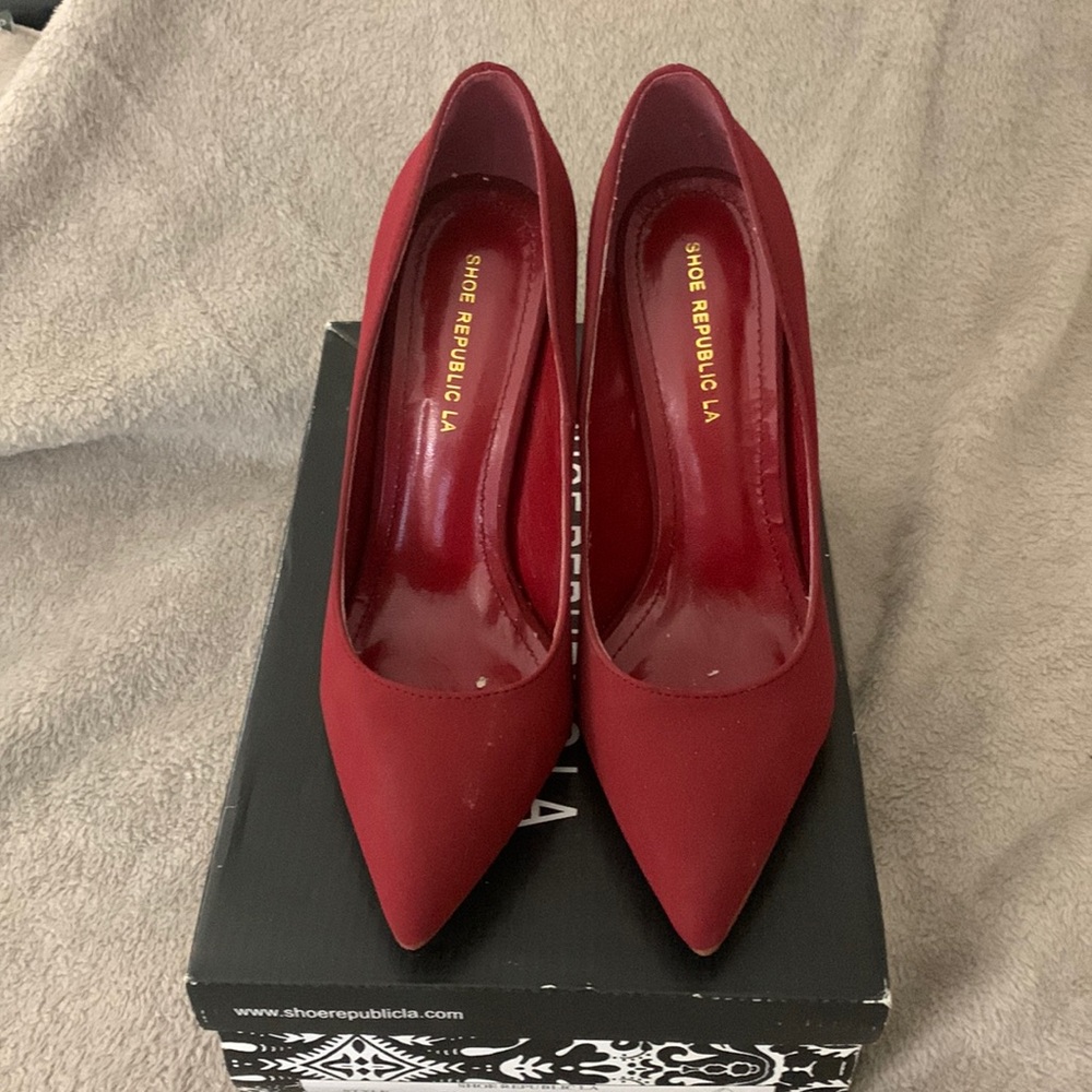 Size 8 wine colored pumps